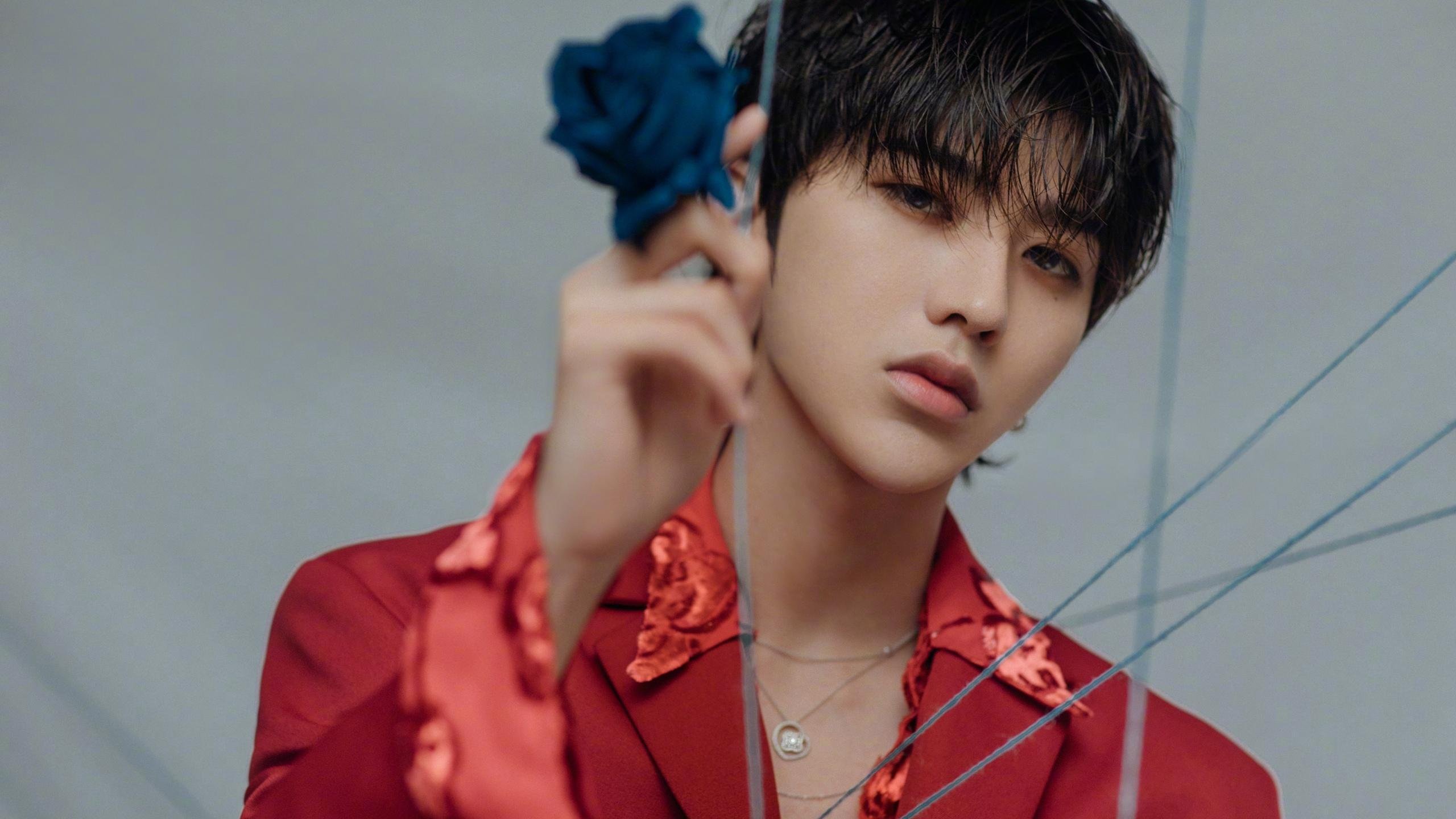 “龙舟赛激烈角逐,天府新区湖滨赛场热力十足”