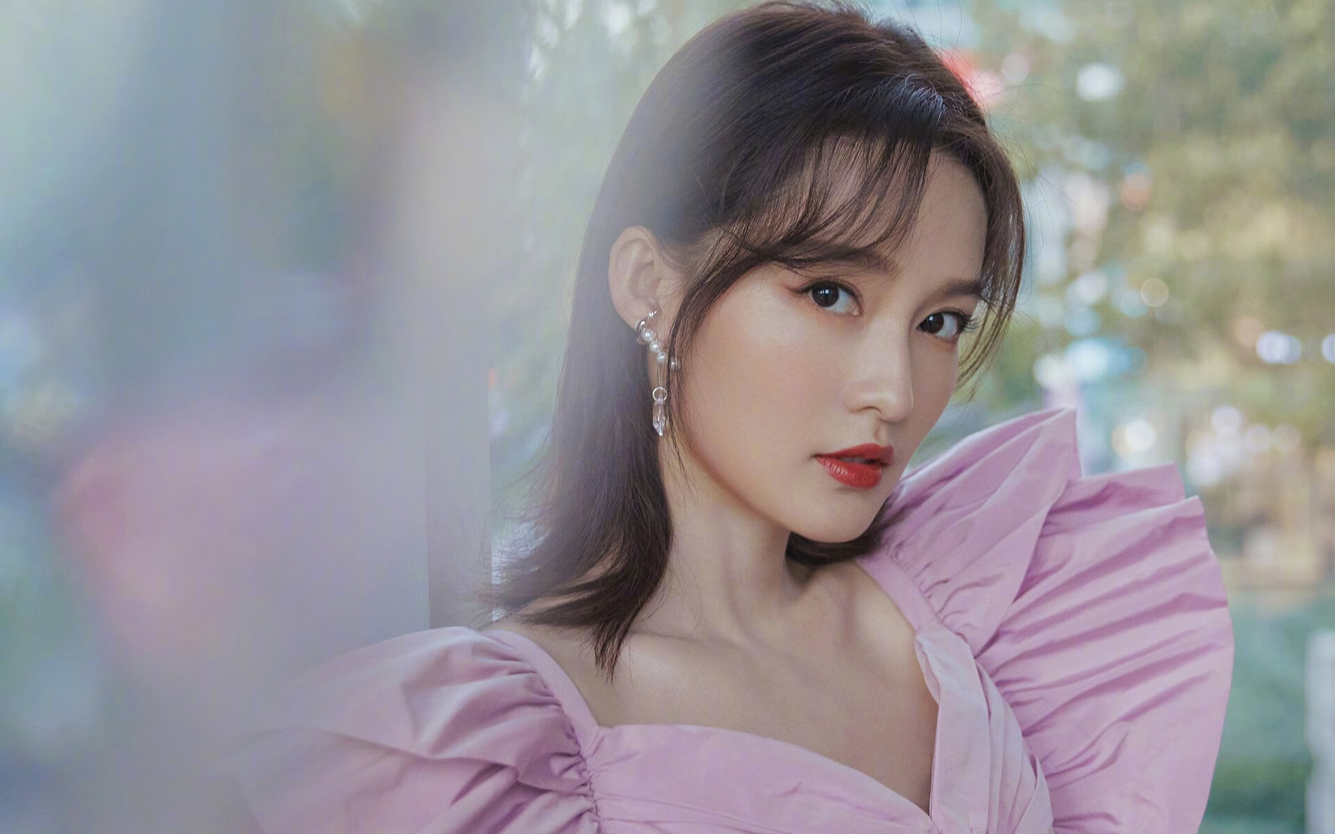 里昂注重体能轮换保持阵容活力，里昂打法