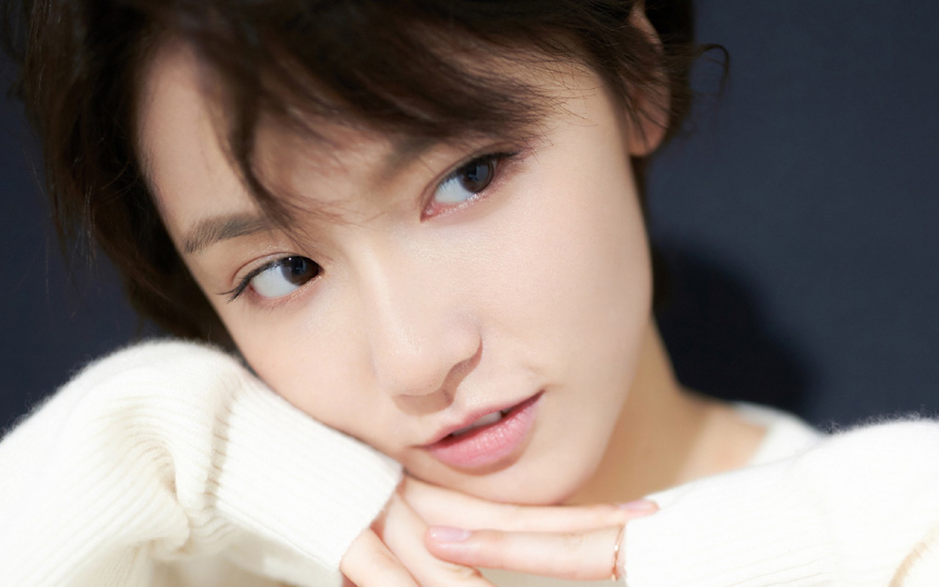 球队赢得晋级资格主教练强调接下来每场都是硬仗不容松懈，晋级的球队