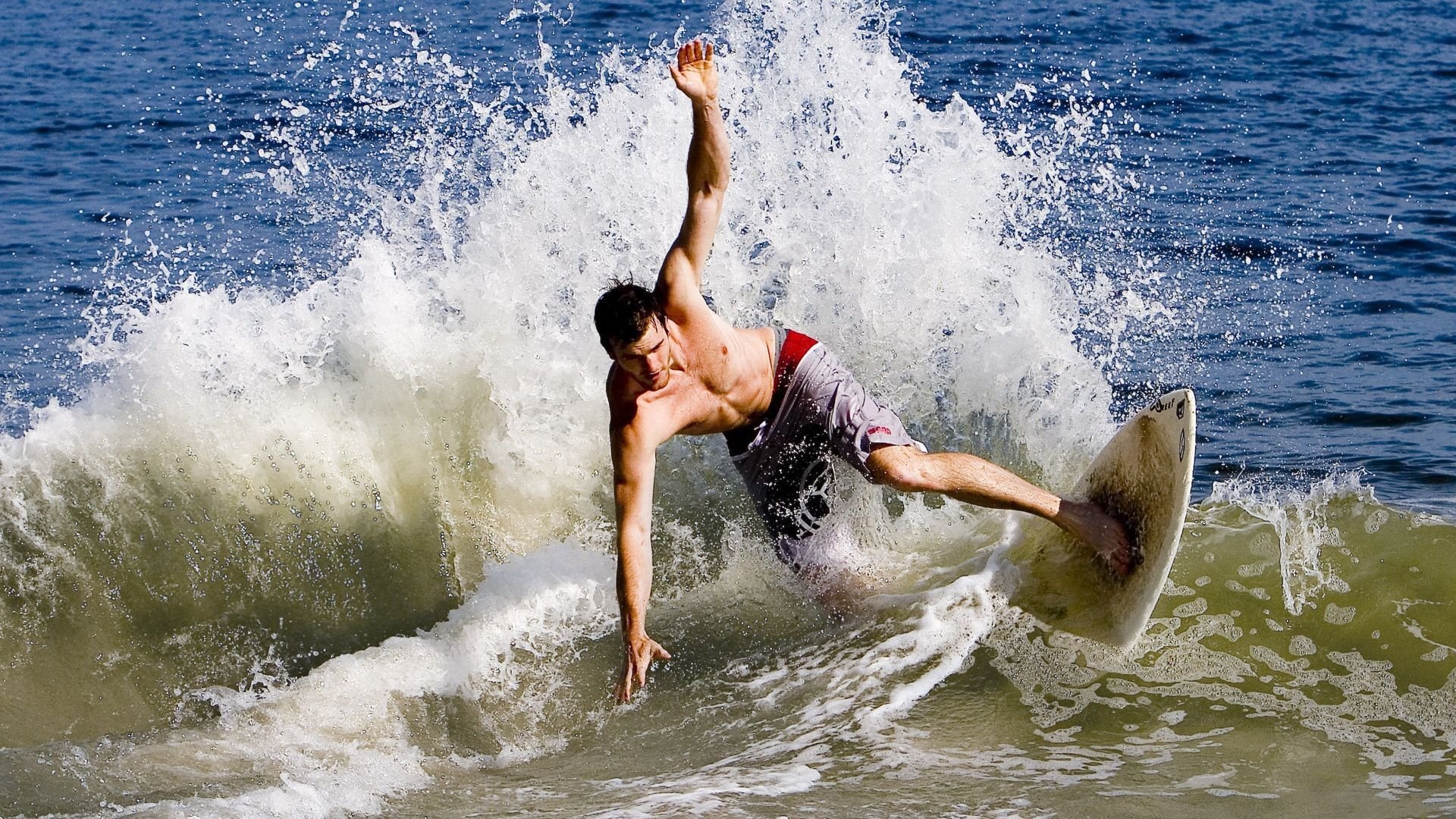 体育赛事多元化发展路径，从体育赛事层面论述如何促进体育产业高质量发展